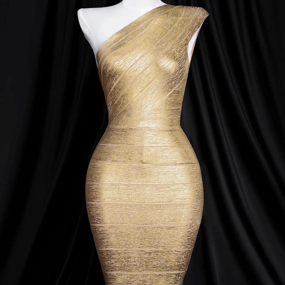 bella barnett Dresses & Skirts - Bella Barnett Metallic Bandage Mini Cocktail Dress - Gold
Size S 
#bellabarnett